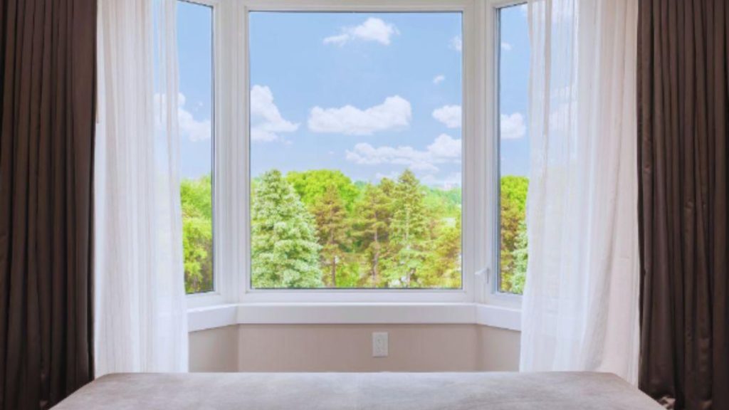 An MI window reveals a tranquil scene of trees and a blue sky beyond.