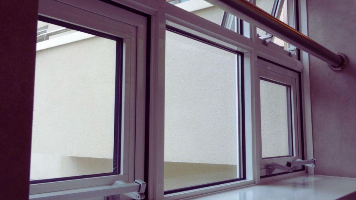 A window featuring a white frame and a clean window sill, allowing natural light to illuminate the room.